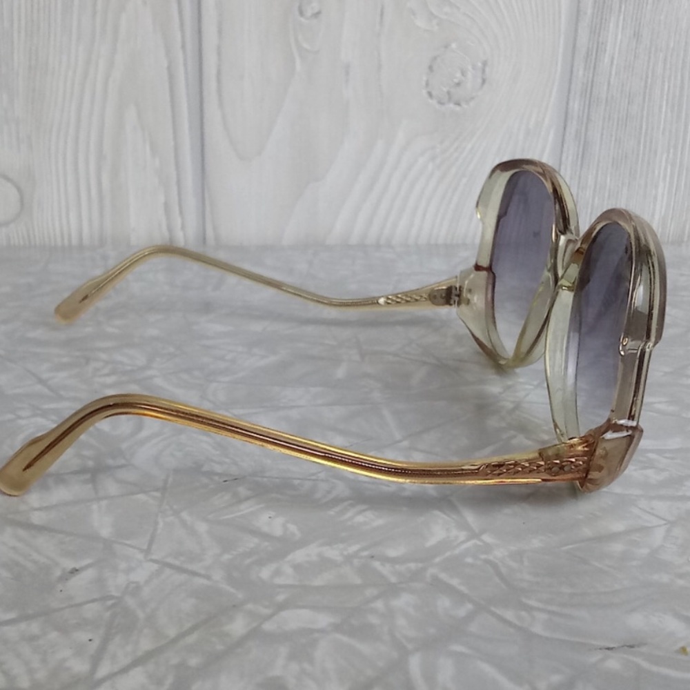 Vintage Women's Sunglasses with Blue-Gray Gradient Lenses and Pale Gold Frame - Picture 3 of 4